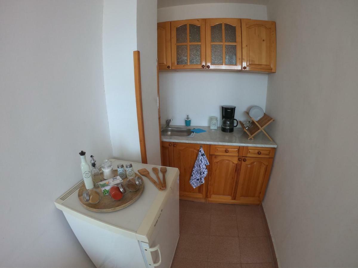 Apartment In St. Vlas With Terrace Sveti Vlas Eksteriør bilde