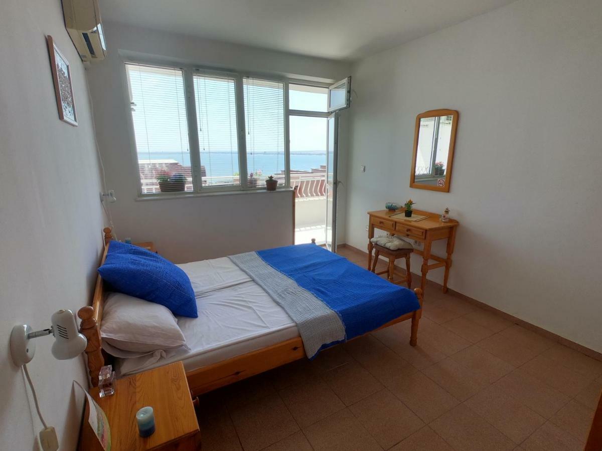 Apartment In St. Vlas With Terrace Sveti Vlas Eksteriør bilde