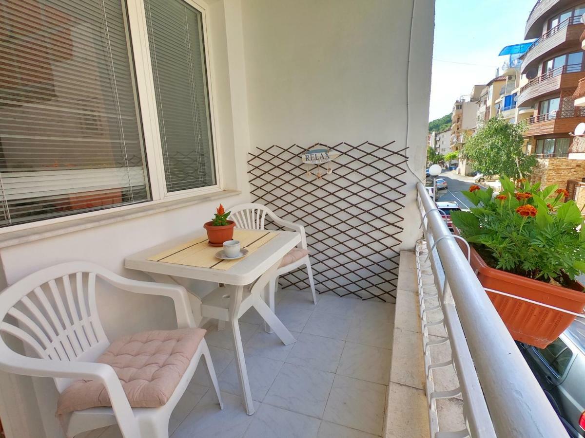 Apartment In St. Vlas With Terrace Sveti Vlas Eksteriør bilde