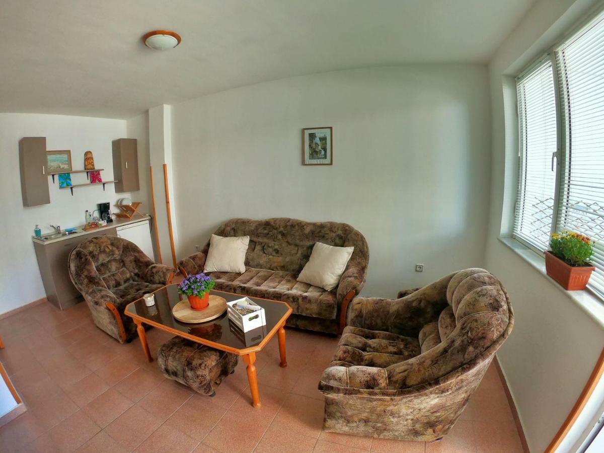 Apartment In St. Vlas With Terrace Sveti Vlas Eksteriør bilde