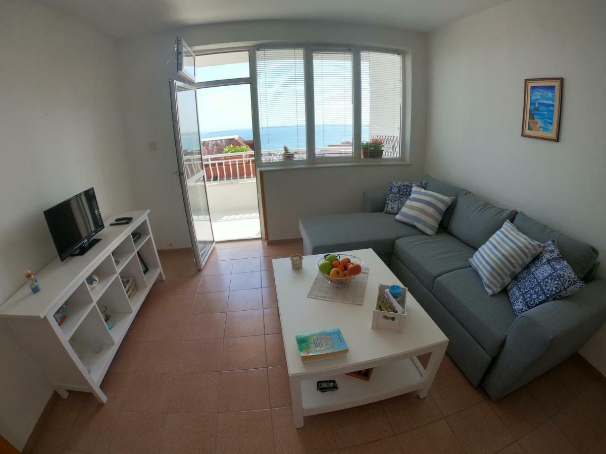 Apartment In St. Vlas With Terrace Sveti Vlas Eksteriør bilde