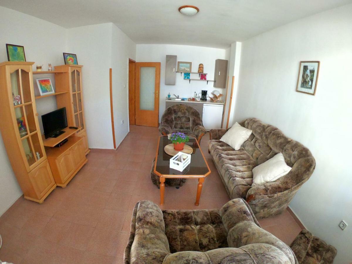 Apartment In St. Vlas With Terrace Sveti Vlas Eksteriør bilde