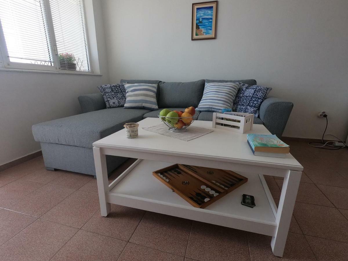 Apartment In St. Vlas With Terrace Sveti Vlas Eksteriør bilde