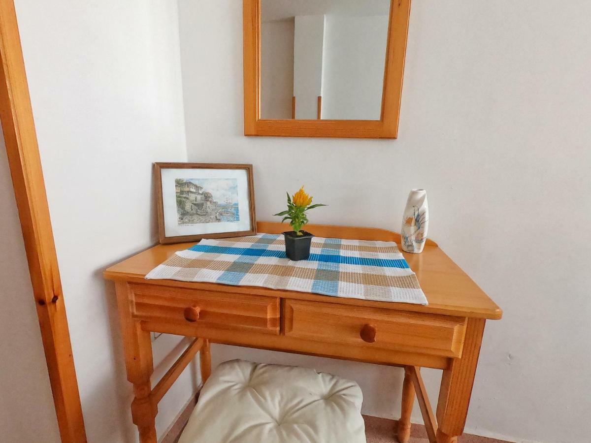 Apartment In St. Vlas With Terrace Sveti Vlas Eksteriør bilde