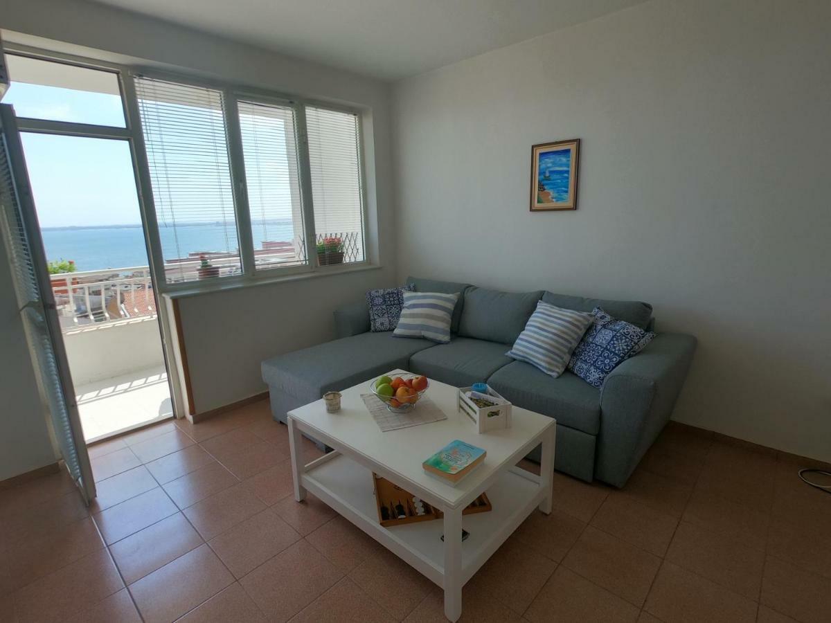 Apartment In St. Vlas With Terrace Sveti Vlas Eksteriør bilde