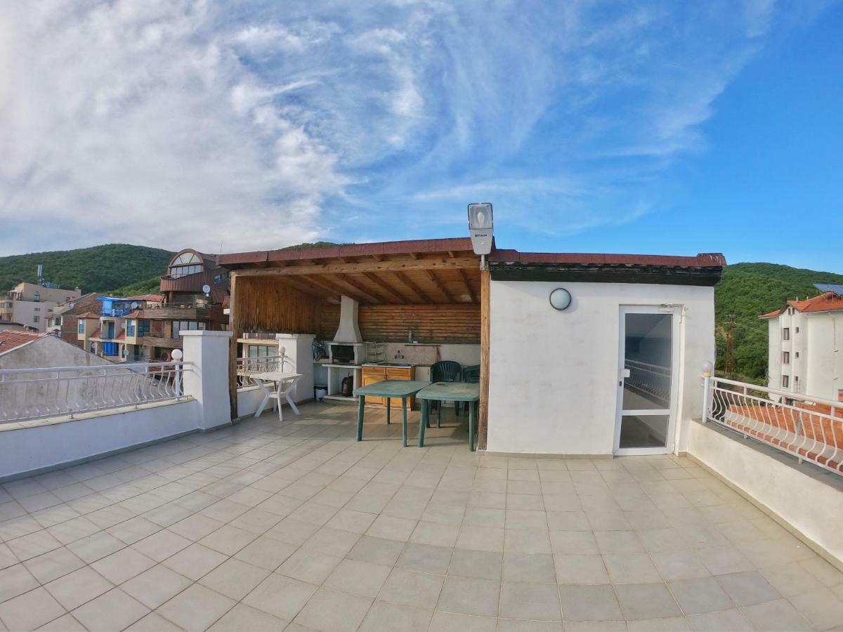 Apartment In St. Vlas With Terrace Sveti Vlas Eksteriør bilde