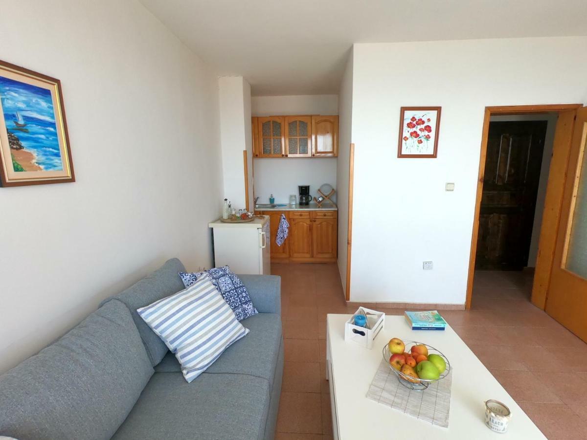 Apartment In St. Vlas With Terrace Sveti Vlas Eksteriør bilde