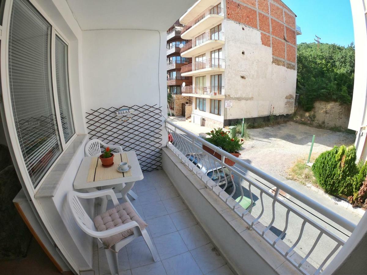 Apartment In St. Vlas With Terrace Sveti Vlas Eksteriør bilde