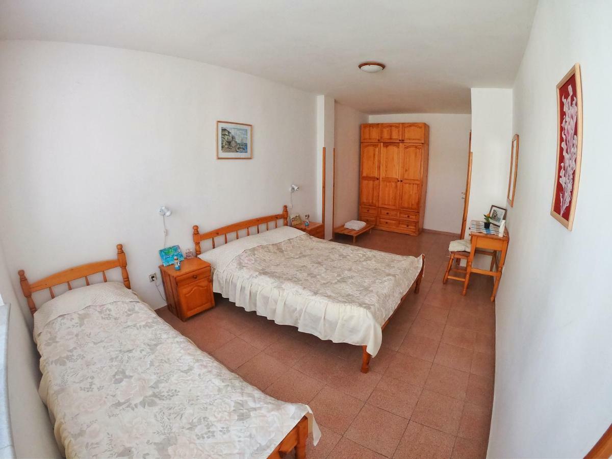 Apartment In St. Vlas With Terrace Sveti Vlas Eksteriør bilde