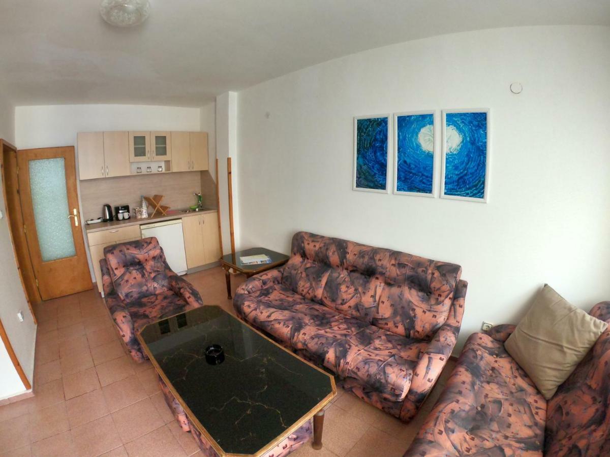 Apartment In St. Vlas With Terrace Sveti Vlas Eksteriør bilde